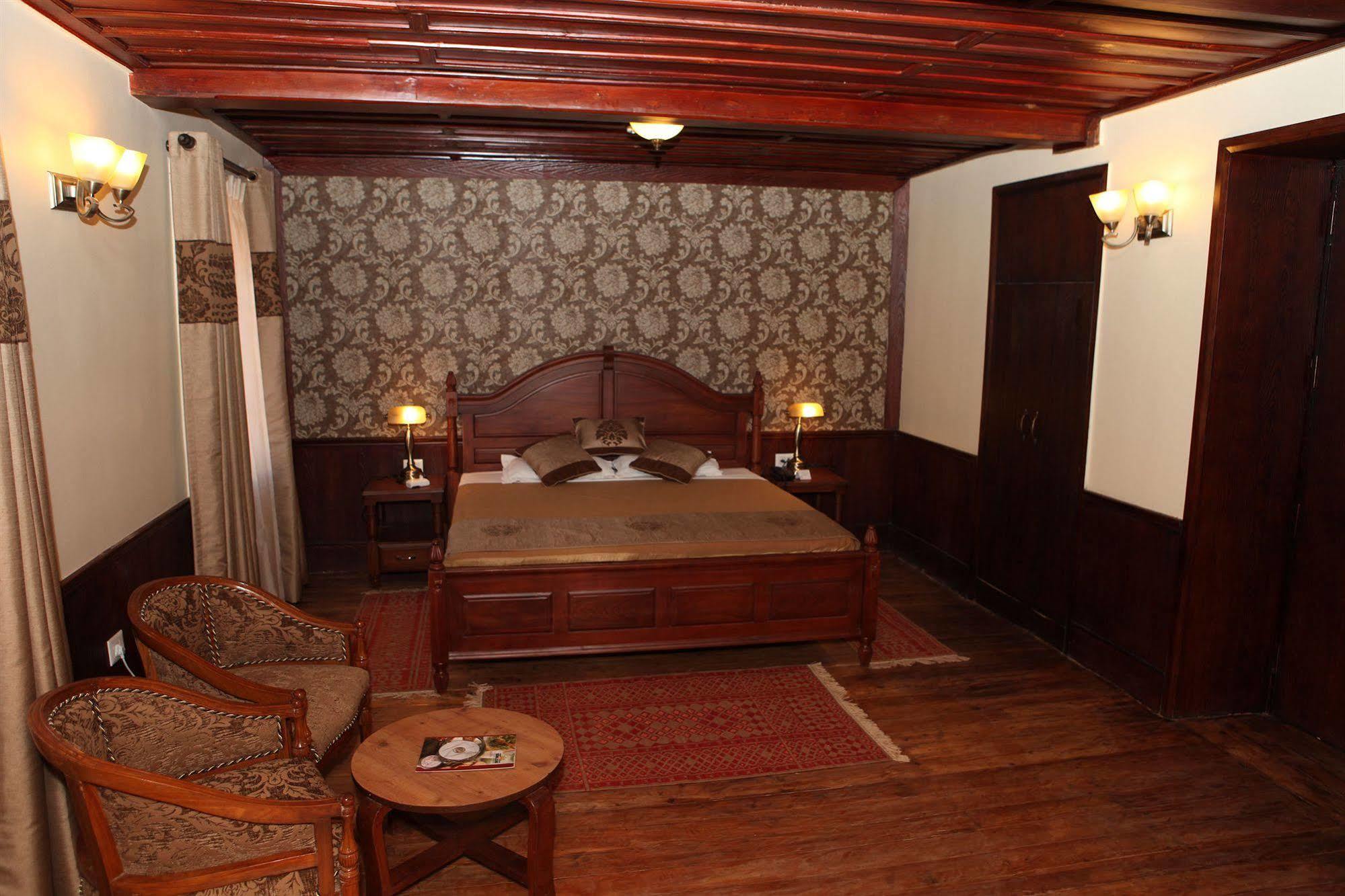 Chevron Fairhavens, Nainital Hotell Exteriör bild